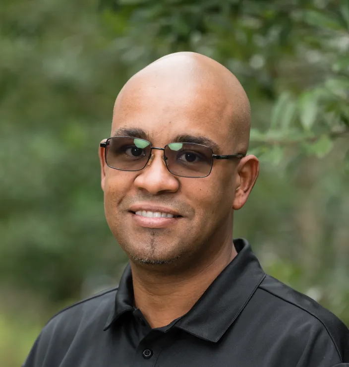 img daniel bennett headshot 2x